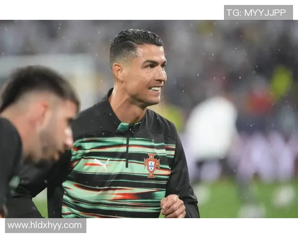 全白发的足球明星如何在赛场上展现不老传奇与风采 全白发的足球明星如何在赛场上展现不老传奇与风采